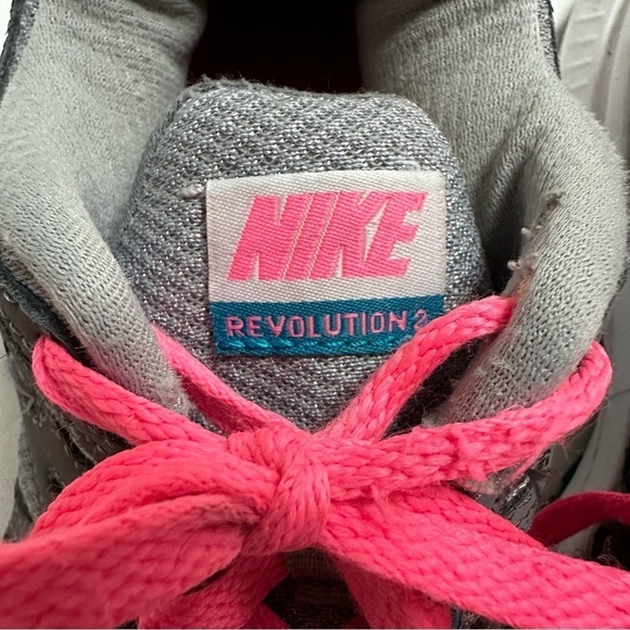 Nike Women's Revolution 2 Running Shoe Sneakers, size 8 - Picture 8 of 8